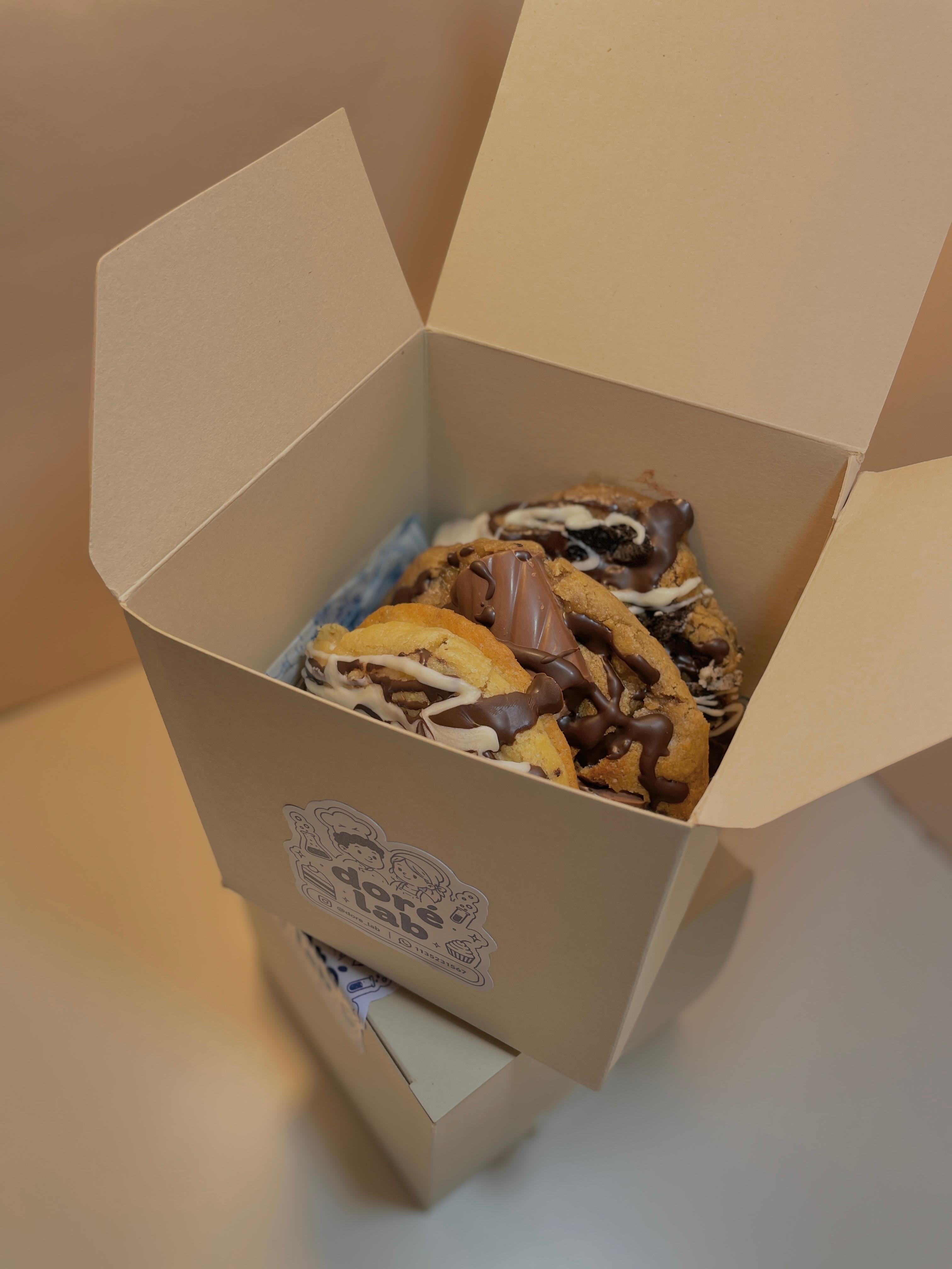 Box Doré Lab abierta con cookies surtidas
